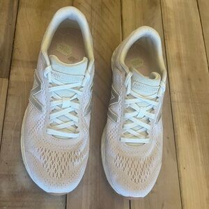 New Balance Fresh Foam Light Pink Size 9.5 (B WARISCFI)